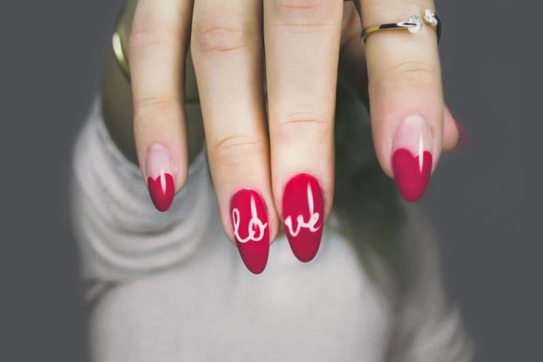 Ongles en gel ou en résine acrylique, quelles différences